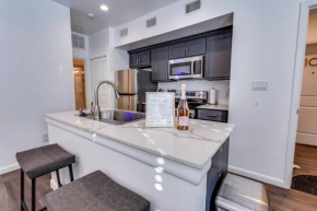 Velvet Valór - 1BD Near Museum District & Med Center